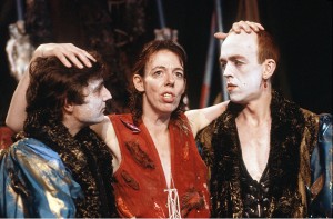 l-r: Peter Attard (Guildenstern), Frances de la Tour (Hamlet), Andy de la Tour (Rosencrantz). Photo by Donald Cooper, www.photostage.co.uk